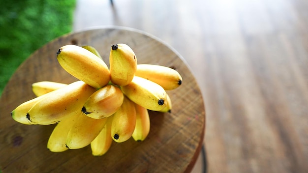 Foto primer plano de las frutas en la mesa