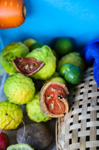 Foto primer plano de las frutas en la mesa