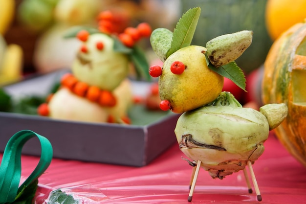 Primer plano de las frutas en la mesa