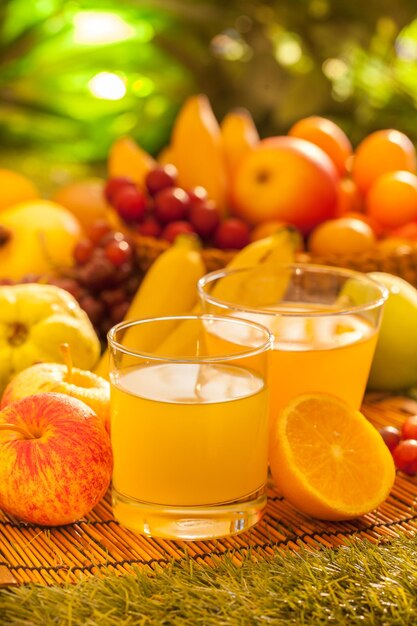 Foto primer plano de frutas de naranja en la mesa