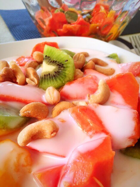 Foto primer plano de las frutas en el plato