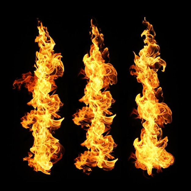 Primer plano del fuego contra un fondo negro