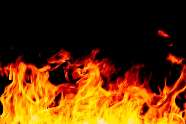 Primer plano del fuego por la noche