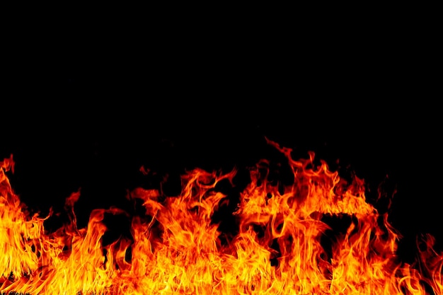Primer plano del fuego por la noche