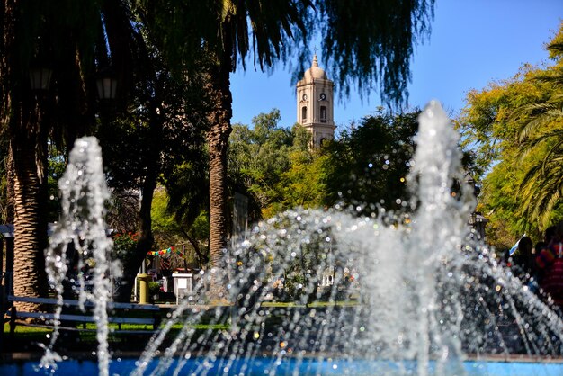 Primer plano de la fuente en el parque