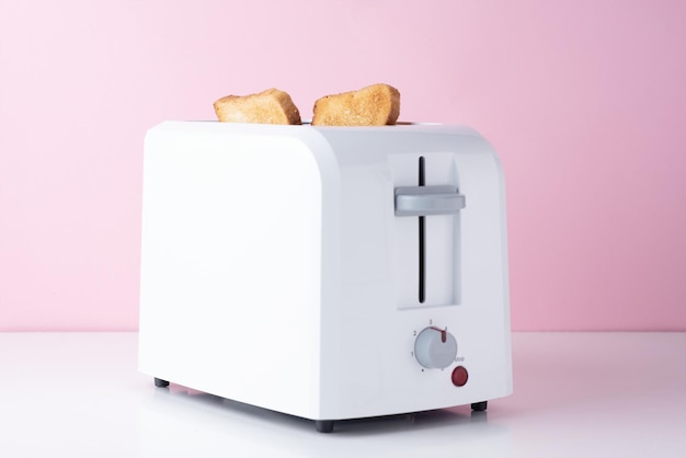 Foto primer plano de las galletas en la mesa contra un fondo blanco