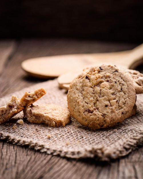 Foto primer plano de las galletas en la mesa