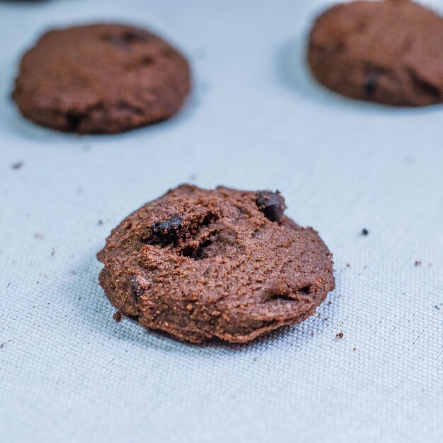 Primer plano de las galletas en la mesa