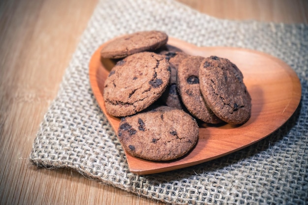 Primer plano de las galletas en la mesa