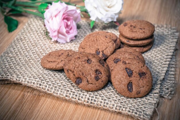 Primer plano de las galletas en la mesa