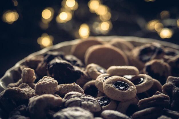 Primer plano de galletas en plato