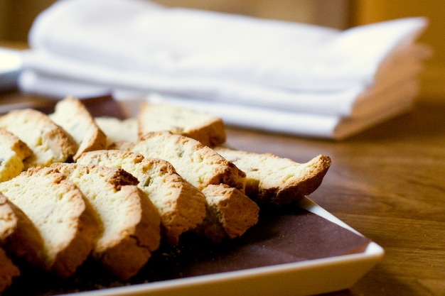 Primer plano de galletas recién horneadas