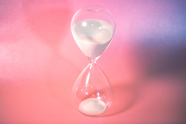 Primer plano de la gota que cae sobre el vidrio