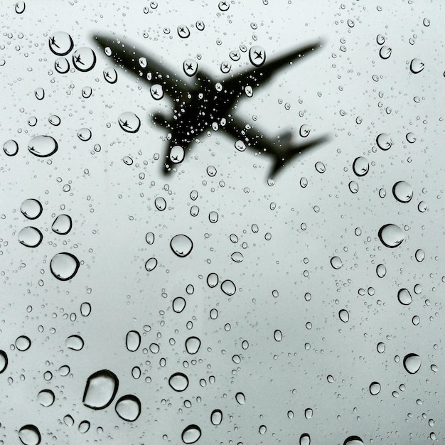 Foto primer plano de las gotas de agua en el vidrio