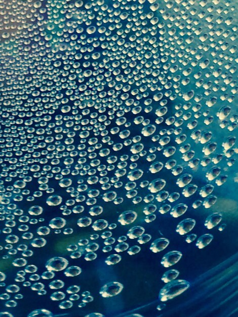 Foto primer plano de gotas de agua en el vidrio