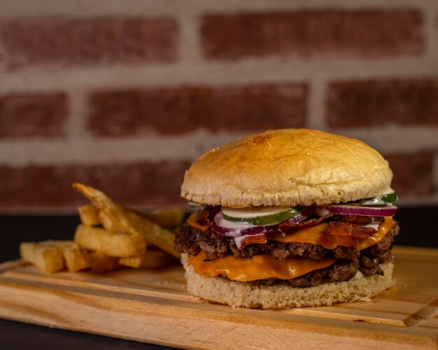 Foto primer plano de la hamburguesa en la mesa