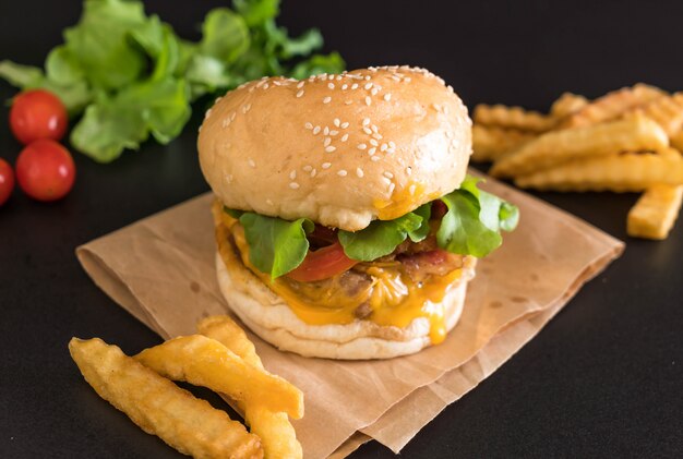 Primer plano de hamburguesa sabrosa fresca hecha en casa