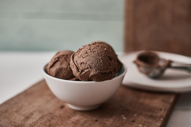 Primer plano de helado en la mesa