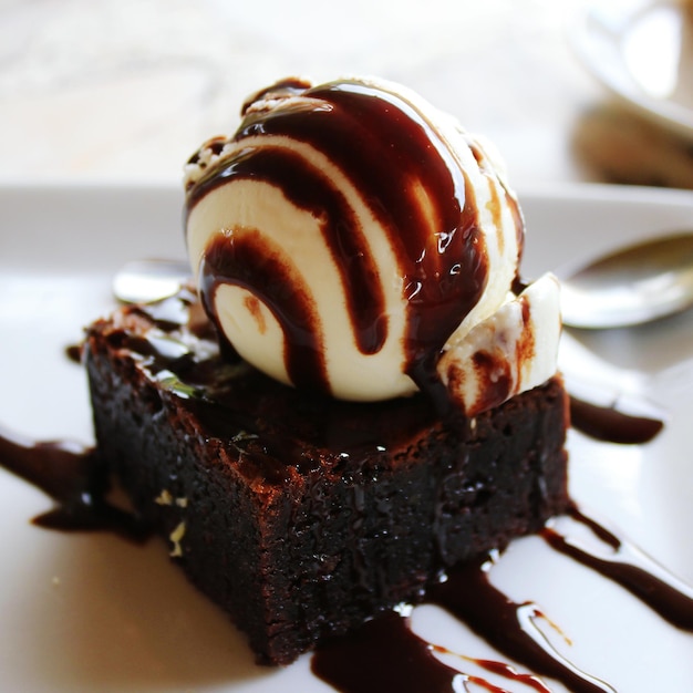 Primer plano de helado en el plato