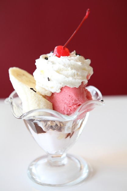 Foto primer plano de un helado en vidrio