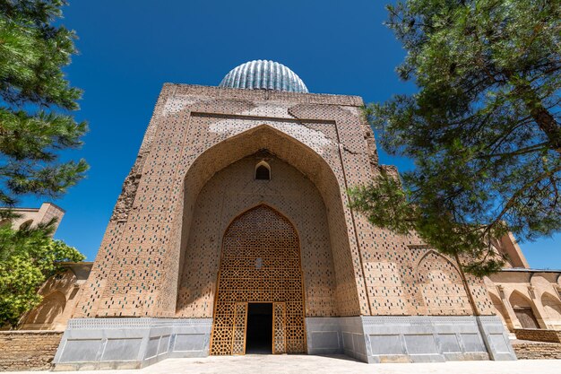 Foto un primer plano de la hermosa cúpula de la mezquita bibikhanym en samarcanda, uzbekistán