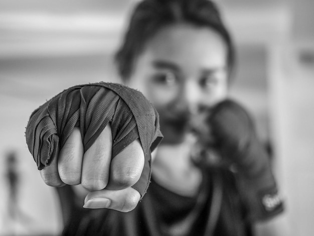 Foto primer plano de la hoja en la mano