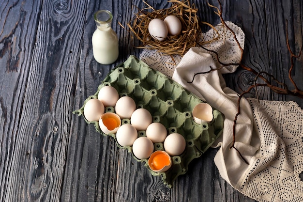 Primer plano de huevos y leche