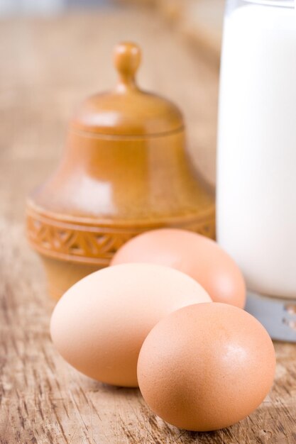 Foto primer plano de los huevos en la mesa