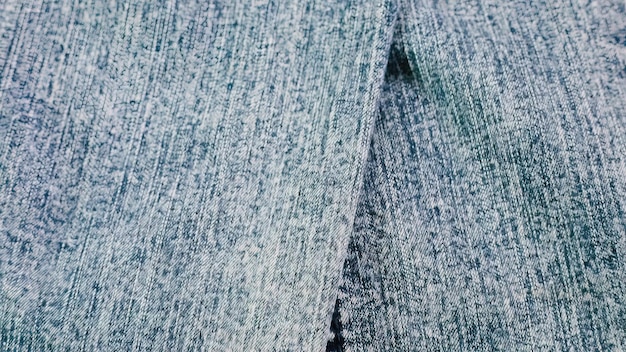 Primer plano de jeans azules desteñidos