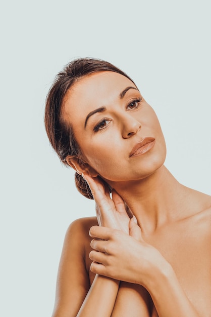 ¿Qué es la violencia estética y cómo nos afecta? Foto Freepik