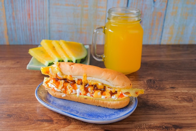 Foto primer plano de jugo de naranja en la mesa