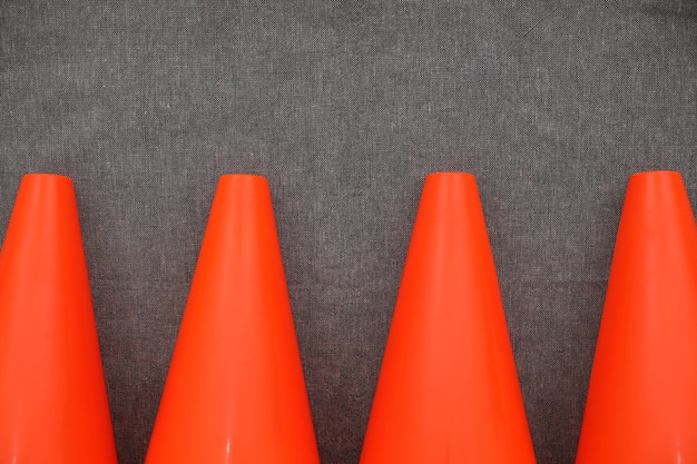 Foto primer plano de lápices de color naranja en fila