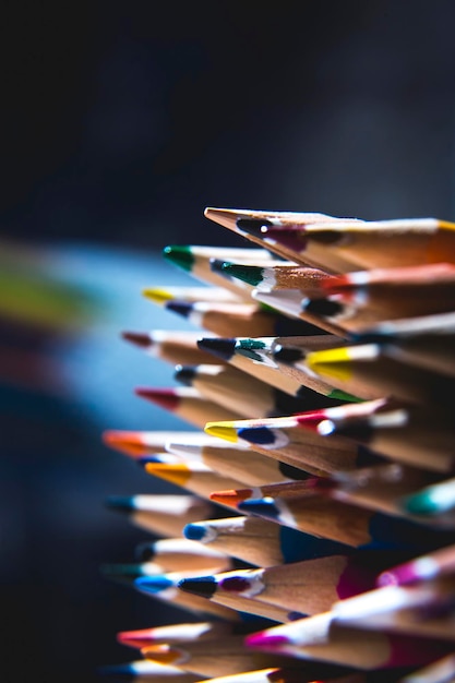 Primer plano de los lápices de color
