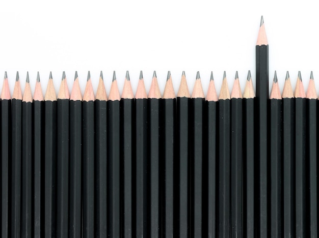 Foto primer plano de lápices contra un fondo blanco