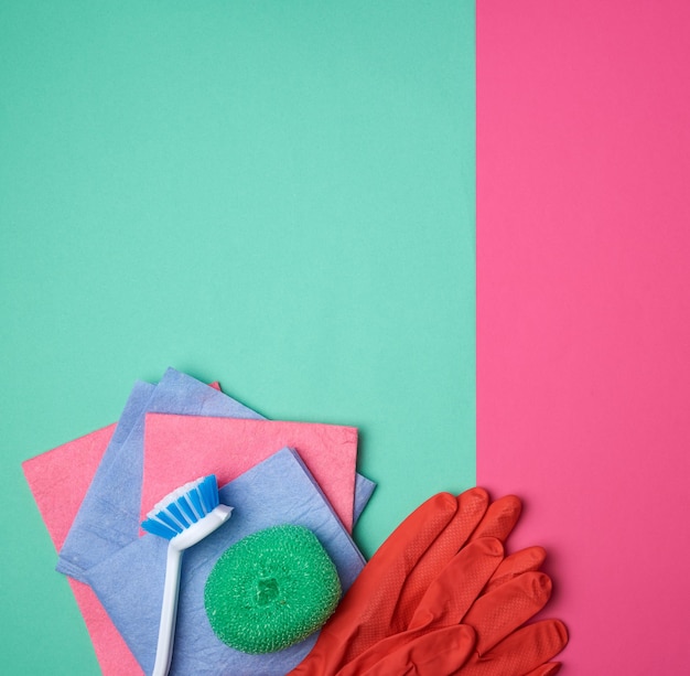 Foto primer plano de lápices multicolores contra la pared