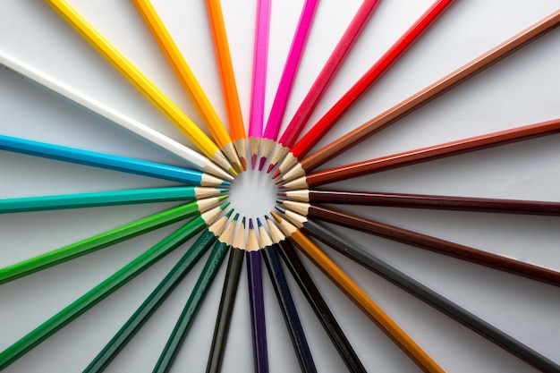 Primer plano de lápices multicolores