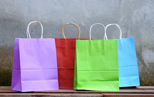 Primer plano de lápices de varios colores en fila