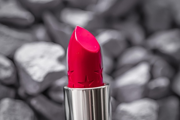 Primer plano de lápiz labial rojo maquillaje de lujo y cosmética de belleza