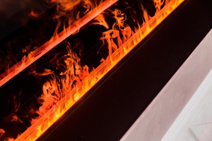Foto un primer plano de las llamas en una chimenea eléctrica moderna