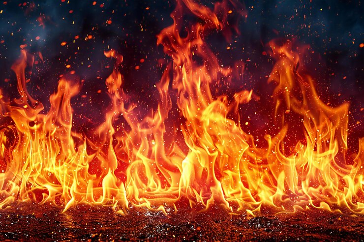 Primer plano de las llamas llamas ardiendo por todos lados