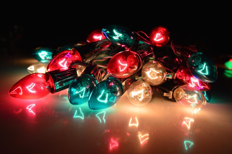 Foto primer plano de las luces de navidad iluminadas