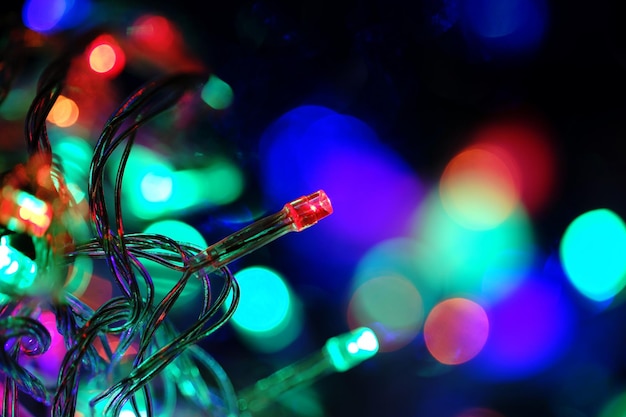 Primer plano de las luces de Navidad iluminadas