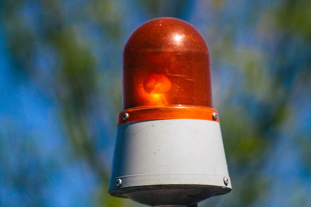 Foto primer plano de la luz iluminada contra un fondo borroso