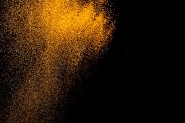 Primer plano de la luz iluminada sobre un fondo negro