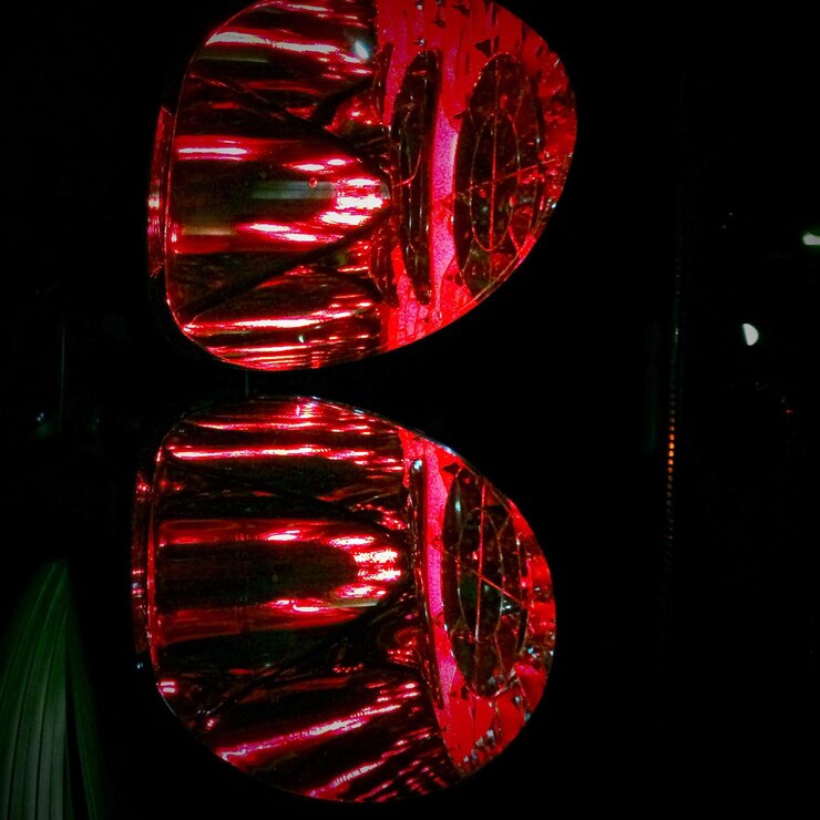 Foto primer plano de la luz roja por la noche