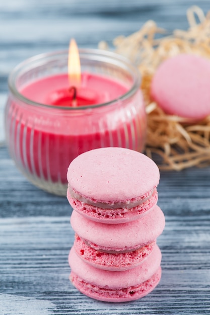 Primer plano de macarrones rosados