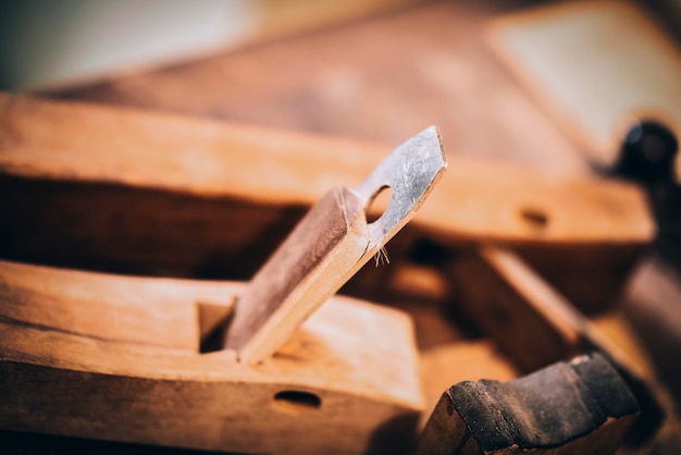 Primer plano de la madera en la mesa