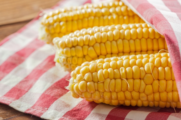 Foto primer plano de maíz crudo