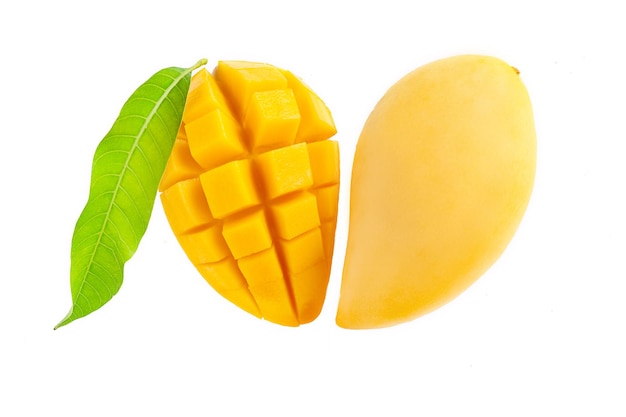 Primer plano de un mango contra un fondo blanco