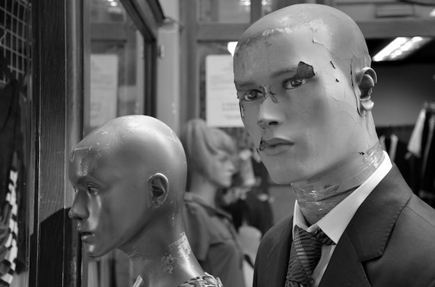 Primer plano del maniquí en la tienda